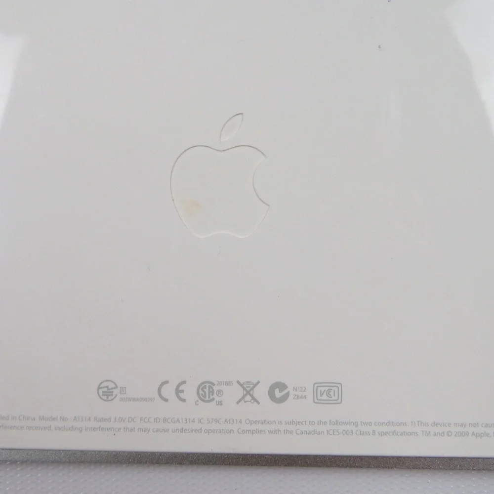 APPLE Wireless Bluetooth Battery powered keyboard A1314- WORKS GREAT